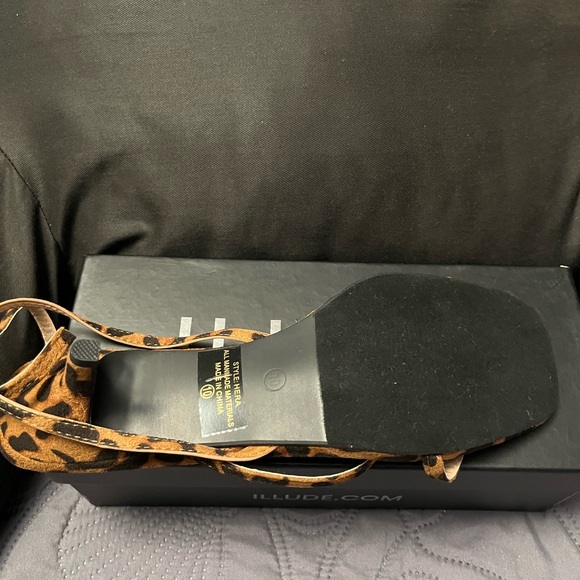 Ankle strap shoes - Picture 4 of 9